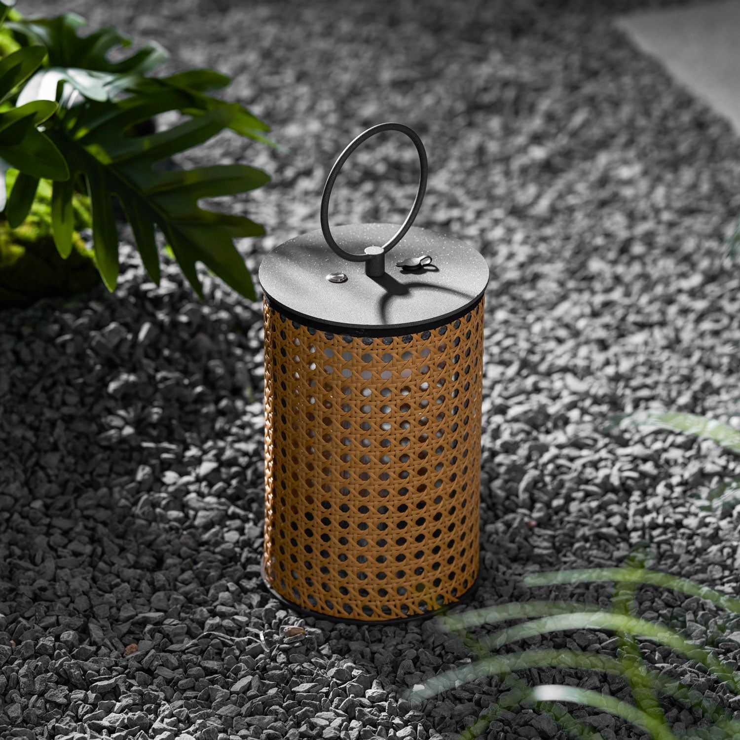 Arlette Solar Outdoor Lantern Lamp