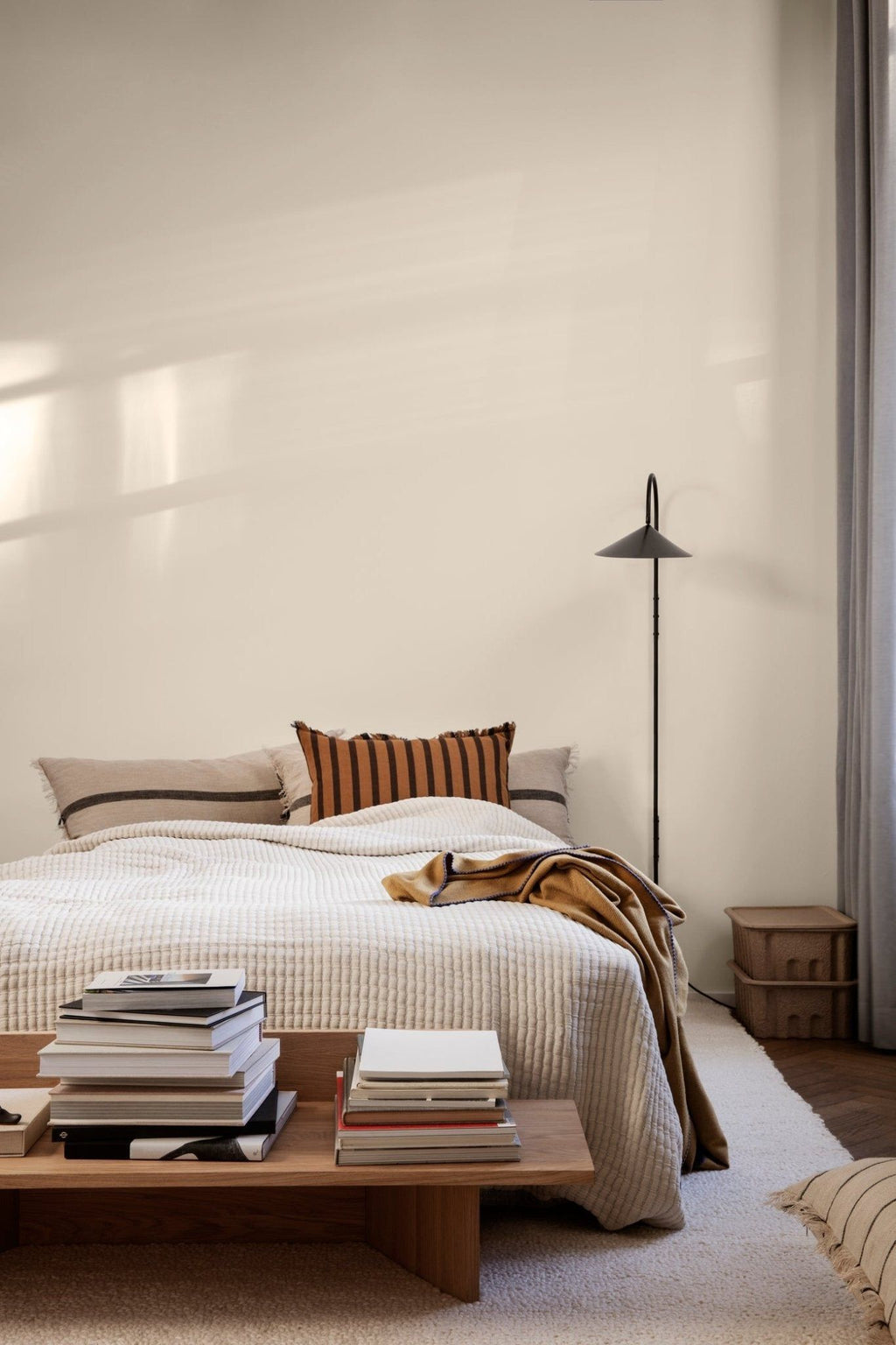 Alocasia Swivel Plug-in Wall Lamp