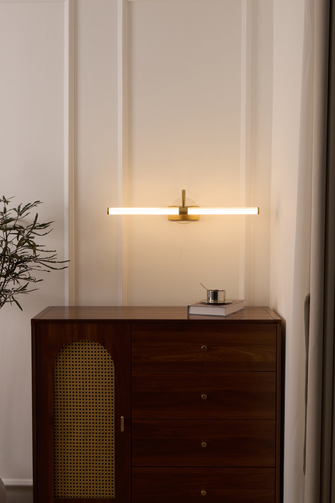 Avery Wall Light
