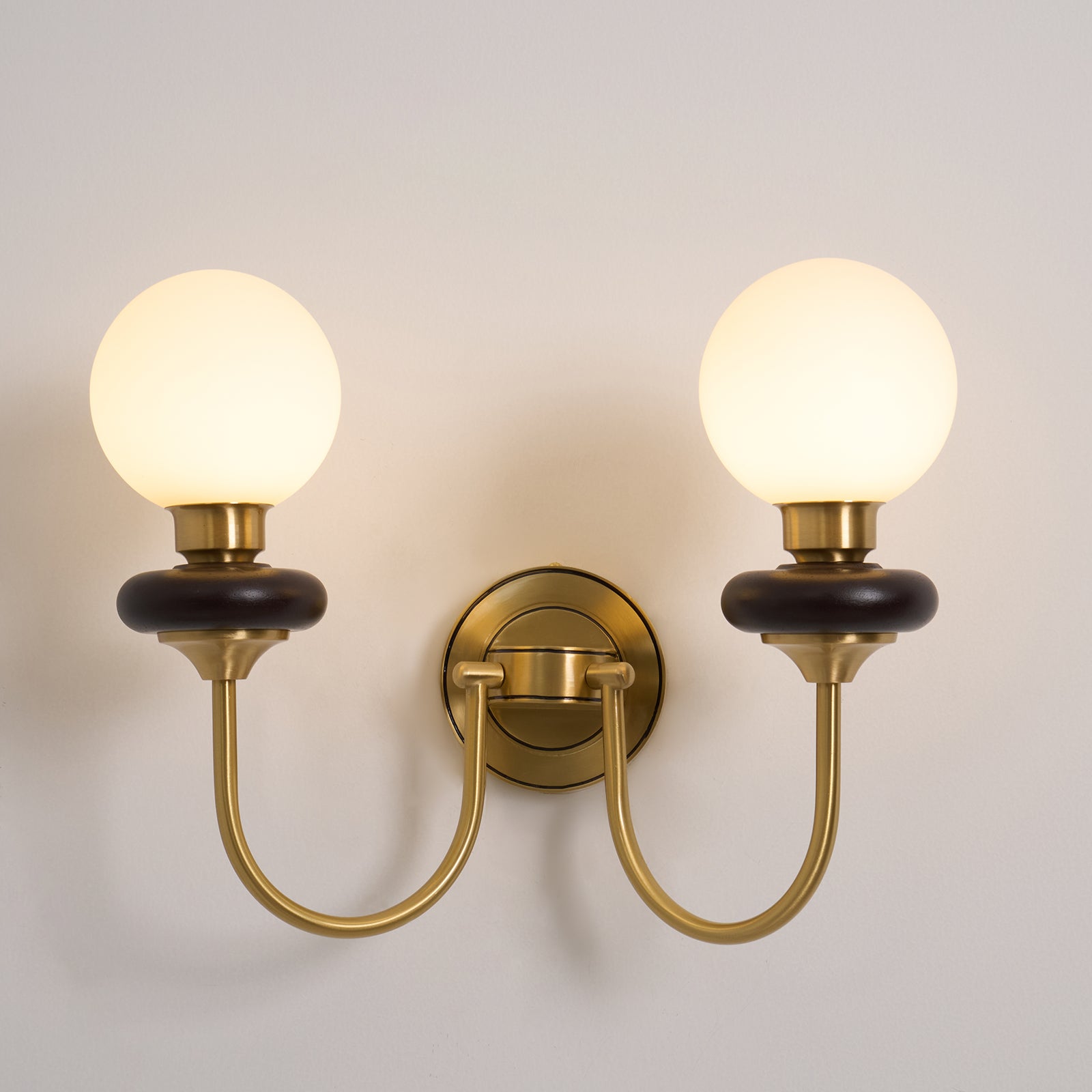 Bellevue Wall Lamp