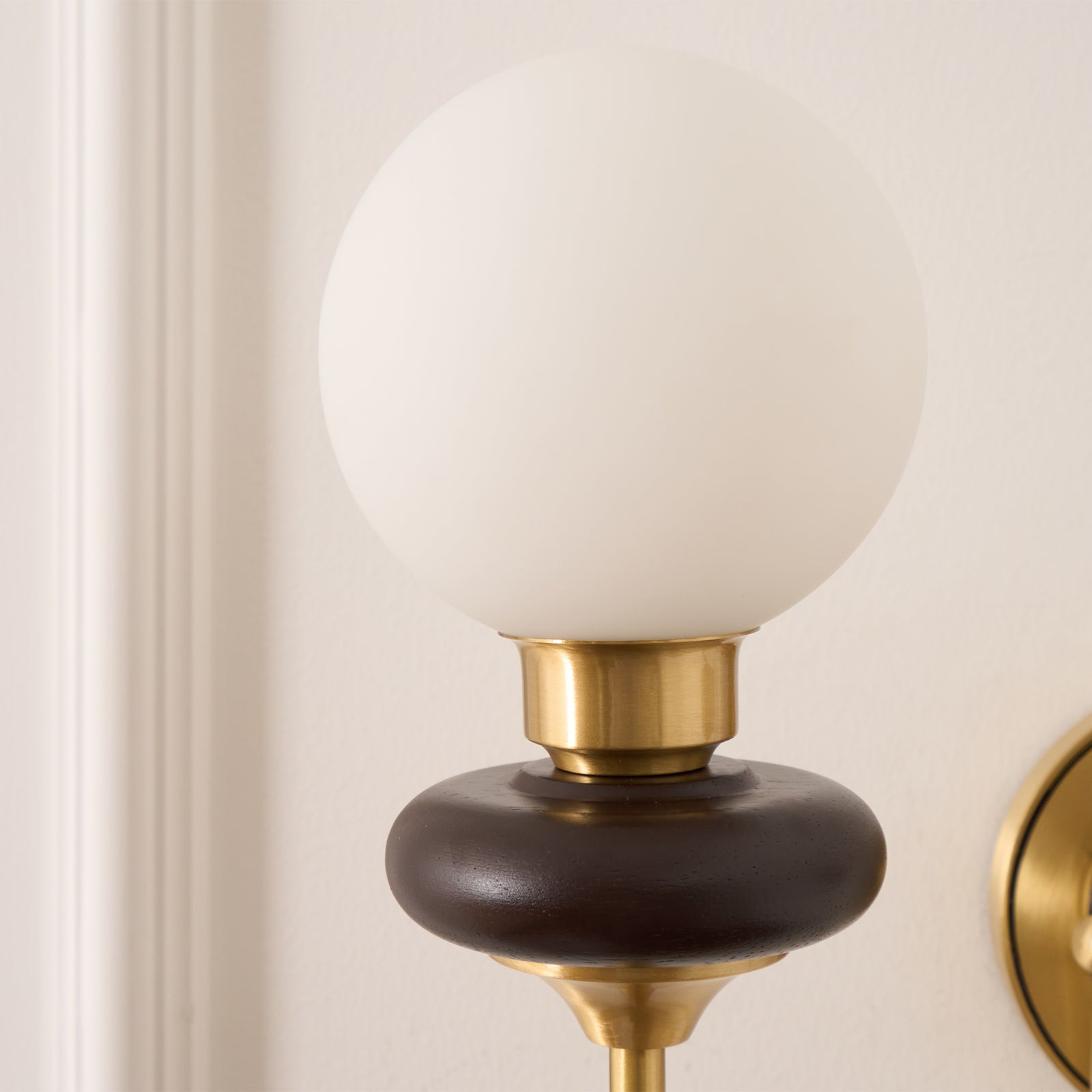Bellevue Wall Lamp